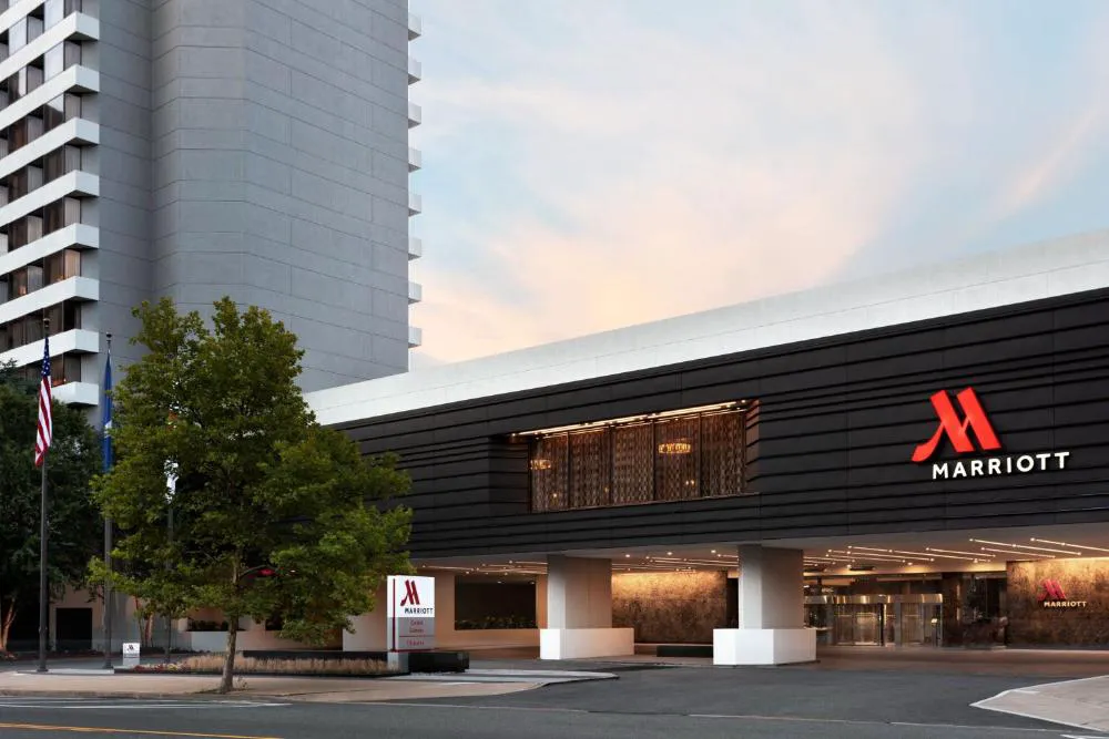 Crystal Gateway Marriott hotel hero