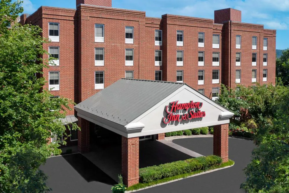 Hampton Inn & Suites Charlottesville-At the University hotel hero