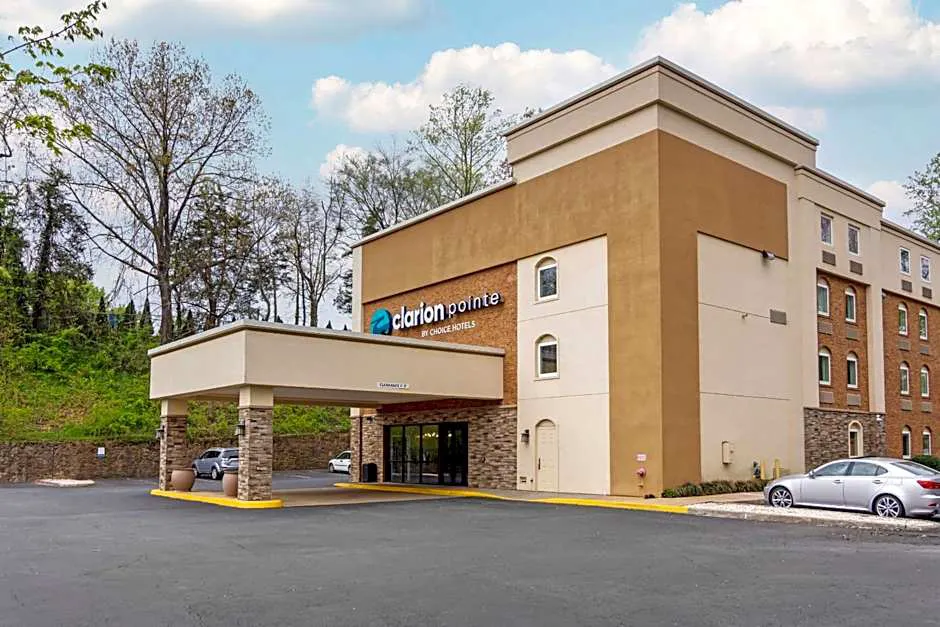Clarion Pointe Charlottesville hotel hero