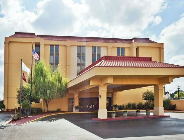 La Quinta Inn & Suites by Wyndham Memphis Airport Graceland hotel detail image 2