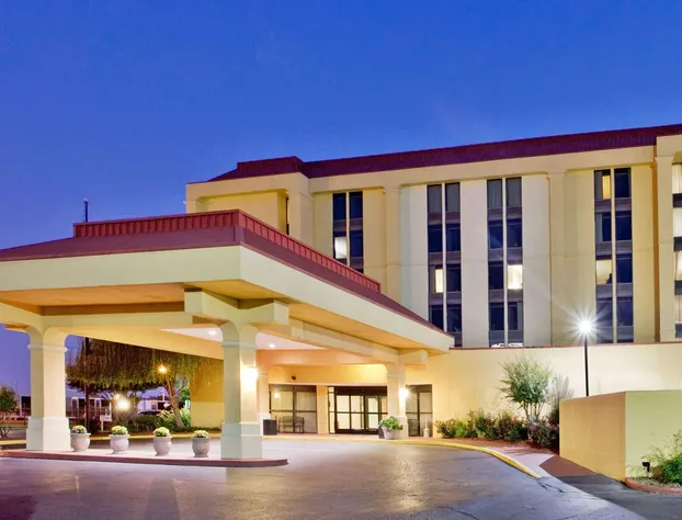 La Quinta Inn & Suites by Wyndham Memphis Airport Graceland hotel detail image 1