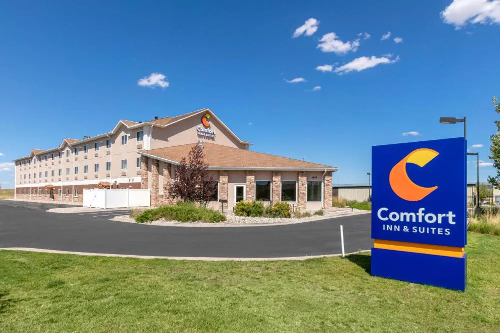 Comfort Inn & Suites Near University of Wyoming hotel hero
