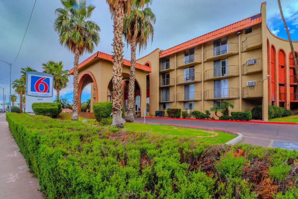 Motel 6 Phoenix, AZ – Sky Harbor hotel hero