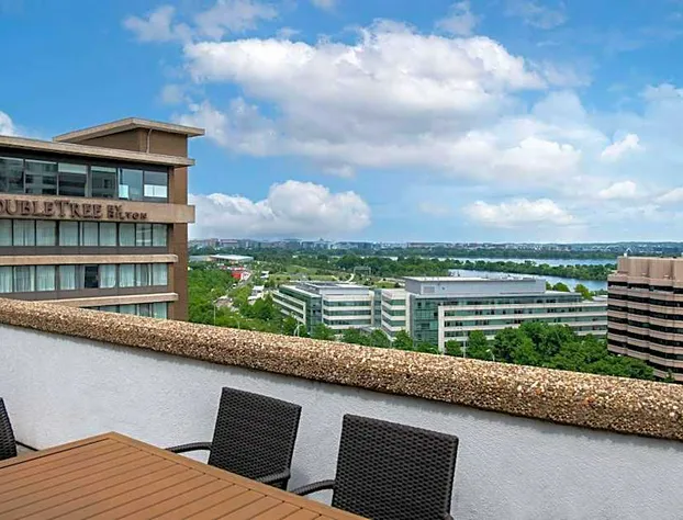 DoubleTree by Hilton Washington DC - Crystal City hotel detail image 1