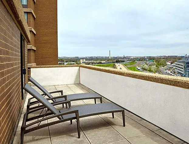 DoubleTree by Hilton Washington DC - Crystal City hotel detail image 3