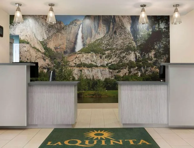 La Quinta Inn & Suites by Wyndham Fresno Northwest hotel detail image 2