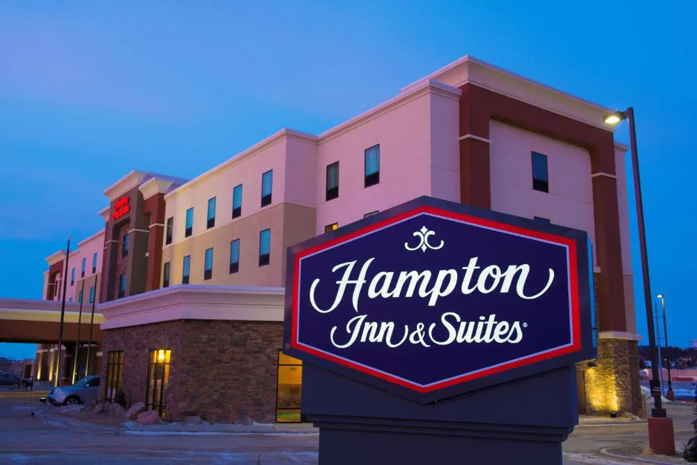 Hampton Inn & Suites Bismarck Northwest hotel hero