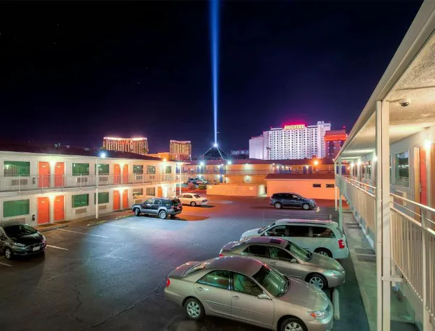 Studio 6 Suites Las Vegas, NV – Tropicana hotel detail image 2