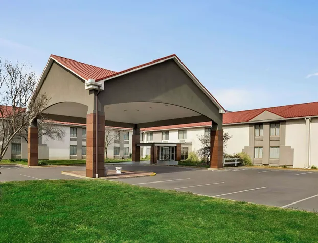 Spark by Hilton Waldorf hotel detail image 2