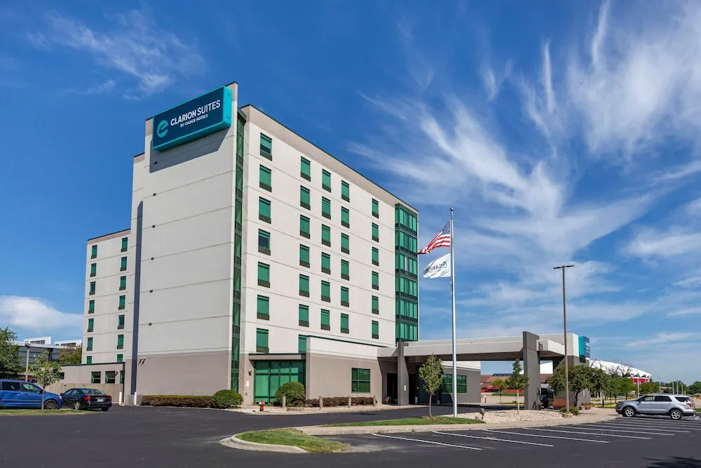 Clarion Suites at the Alliant Energy Center hotel hero