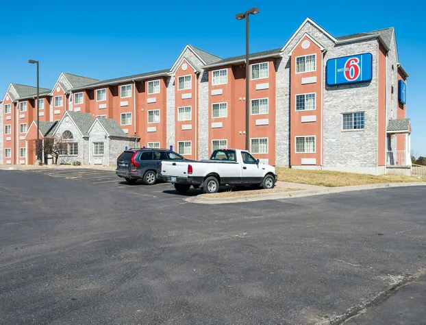 Motel 6 Olathe, KS hotel detail image 2