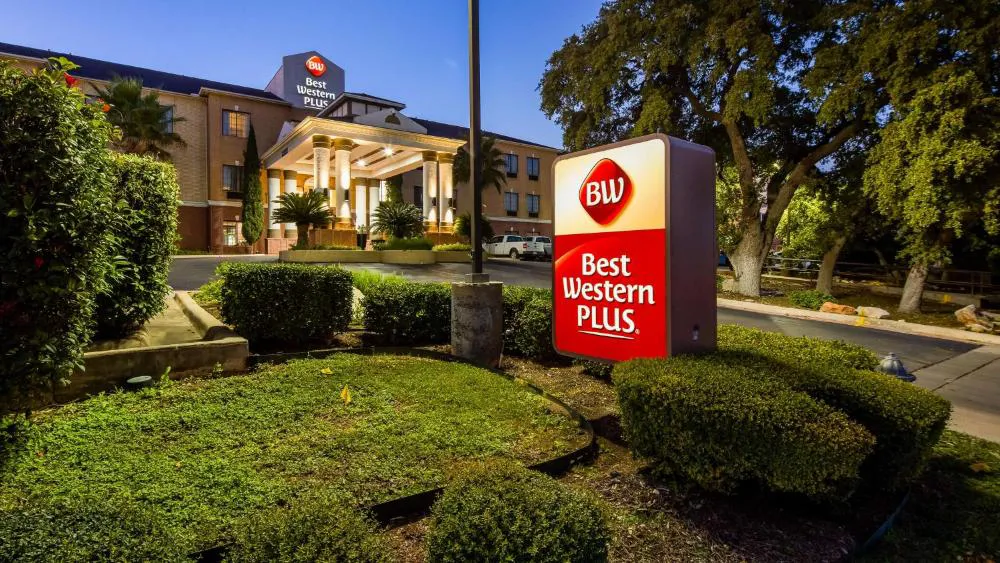 Best Western Plus Hill Country Suites hotel hero