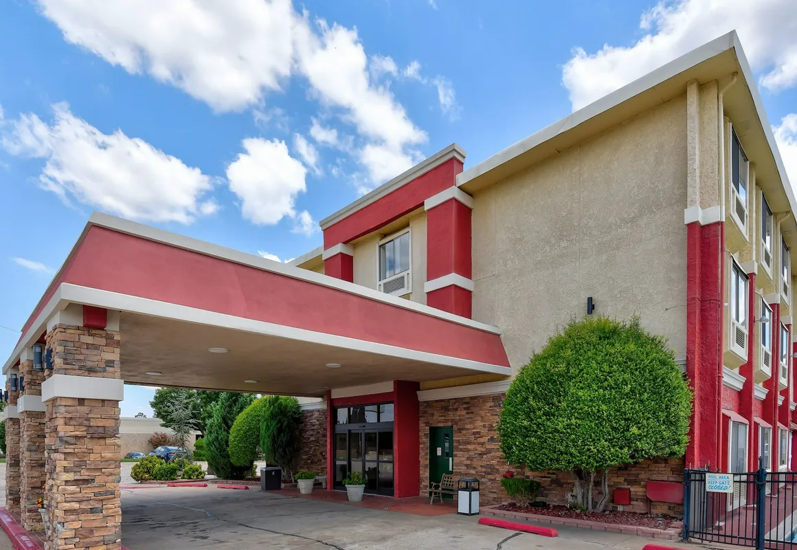 Ramada by Wyndham Oklahoma City Airport North hotel hero