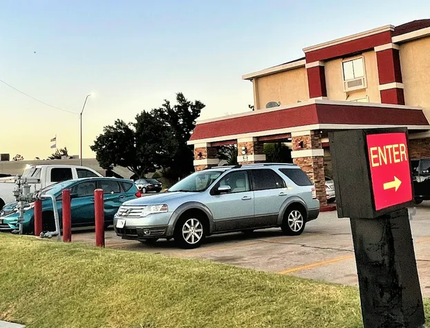 Ramada by Wyndham Oklahoma City Airport North hotel detail image 1
