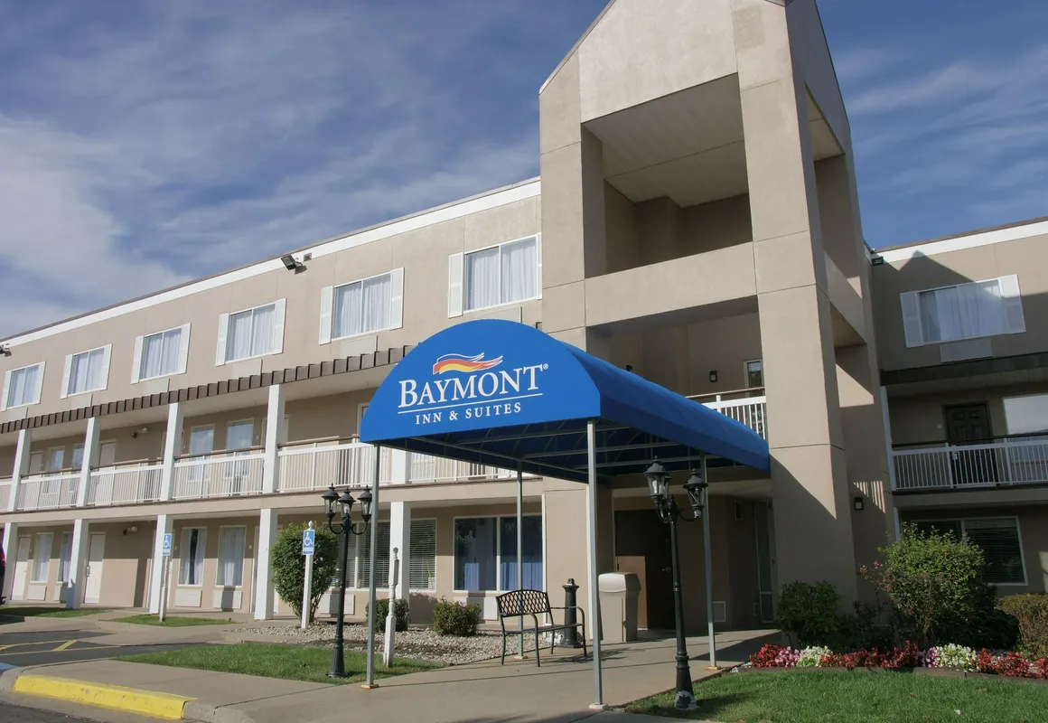 Baymont by Wyndham Louisville East hotel hero