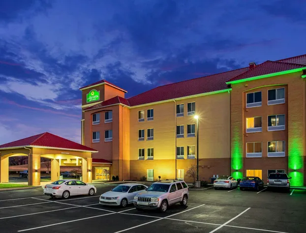 Spark by Hilton Plainfield Indianapolis Airport hotel detail image 1