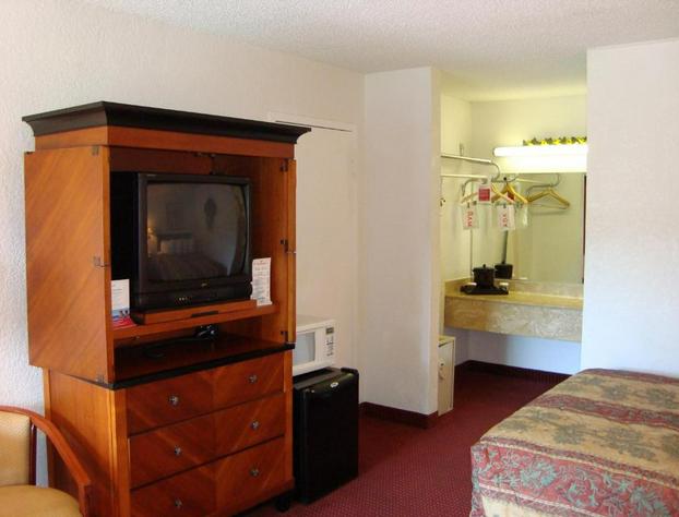 Ramada by Wyndham Fort Lauderdale Airport/Cruise Port hotel detail image 2