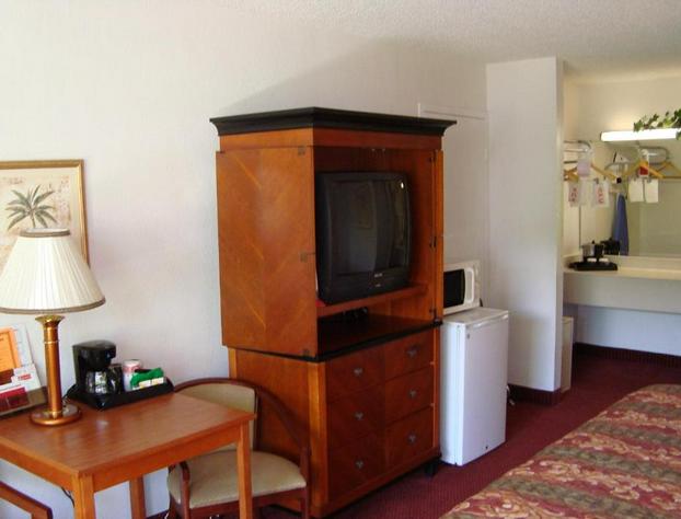 Ramada by Wyndham Fort Lauderdale Airport/Cruise Port hotel detail image 3