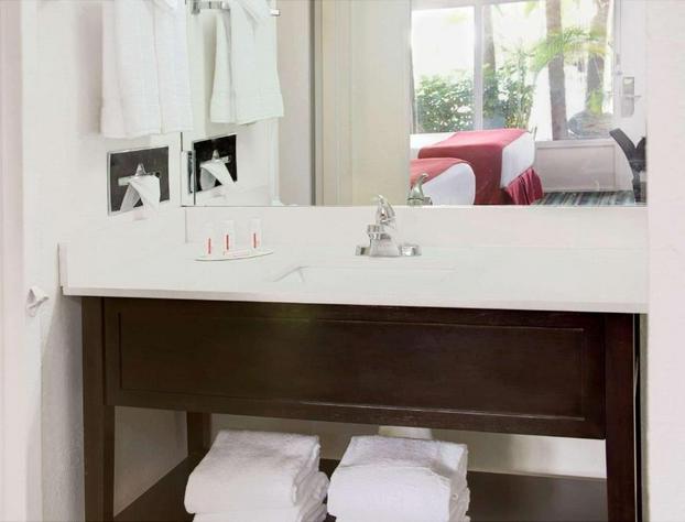 Ramada by Wyndham Fort Lauderdale Airport/Cruise Port hotel detail image 4