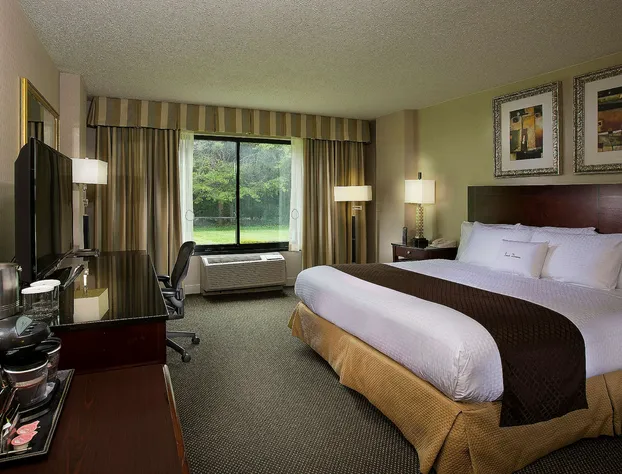 DoubleTree by Hilton Charlotte Airport hotel detail image 4