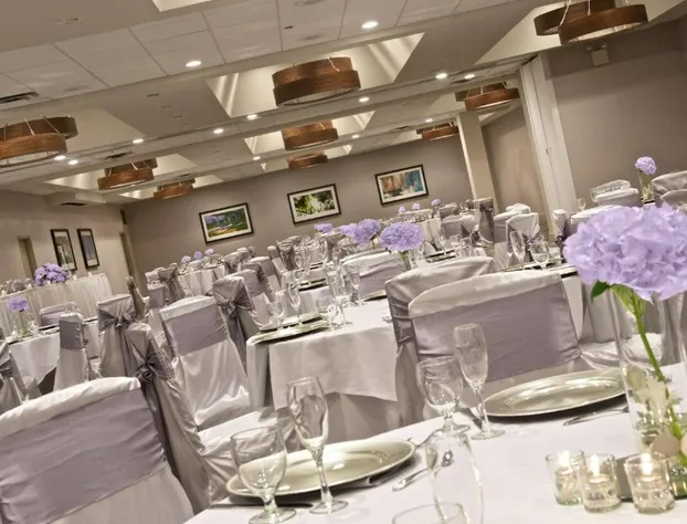 Embassy Suites by Hilton Cincinnati Northeast Blue Ash hotel detail image 2