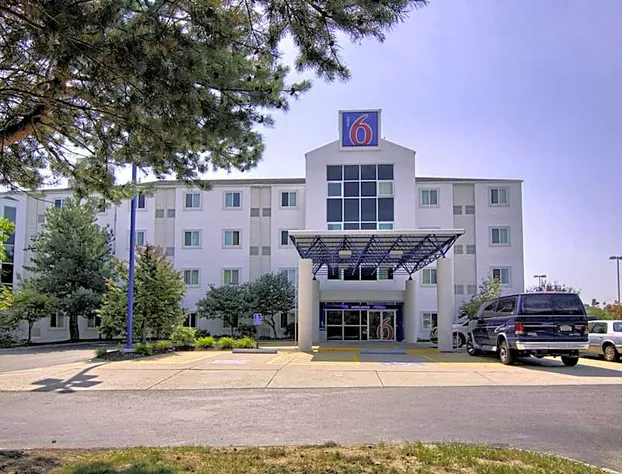 Motel 6 Portsmouth, NH hotel detail image 3