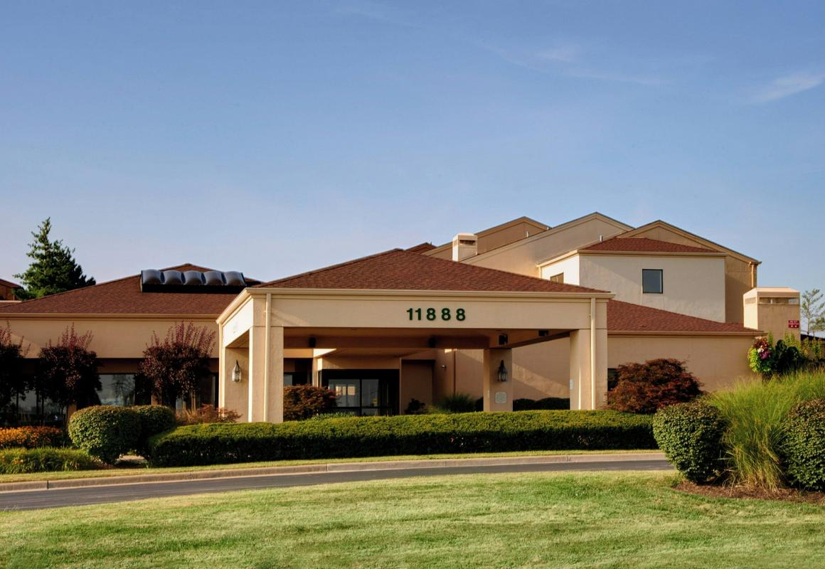 Courtyard by Marriott St Louis Westport Plaza hotel hero