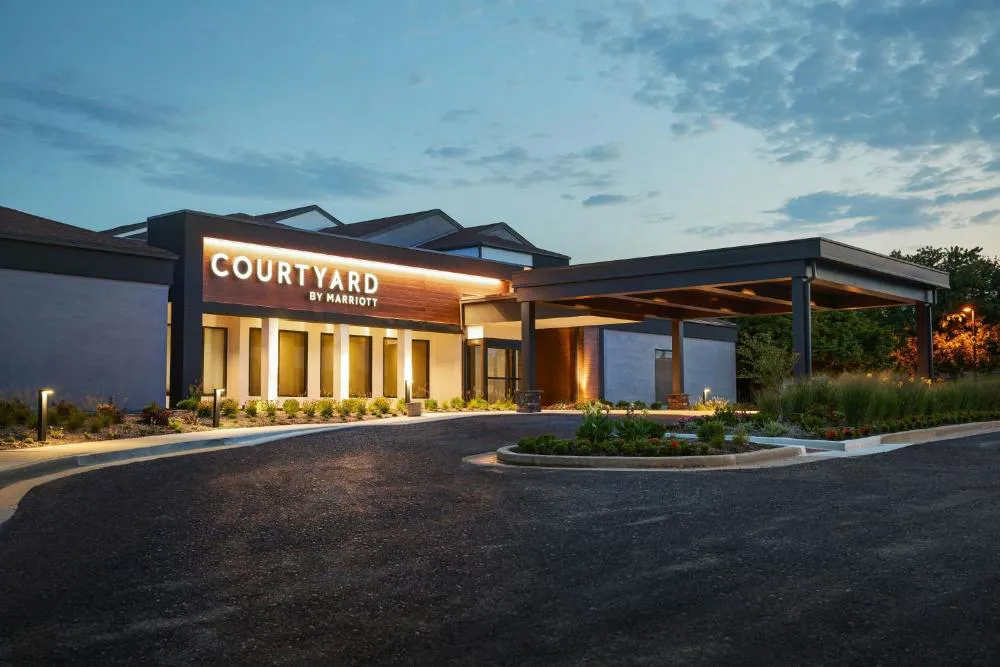 Courtyard by Marriott St Louis Westport Plaza hotel hero