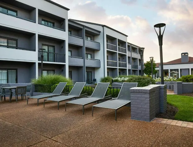 Courtyard by Marriott St Louis Westport Plaza hotel detail image 1