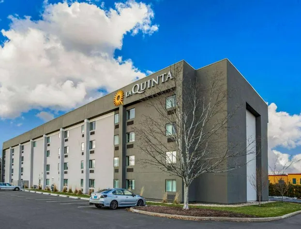 La Quinta Inn & Suites by Wyndham Hartford - Bradley Airport hotel detail image 3