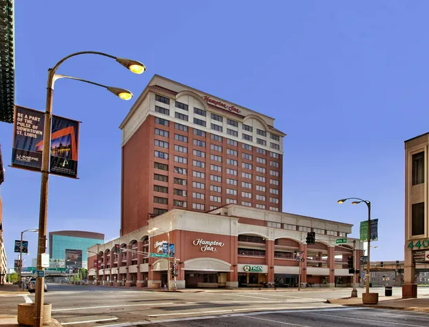 Hampton Inn St. Louis-Downtown (At the Gateway Arch) hotel detail image 1