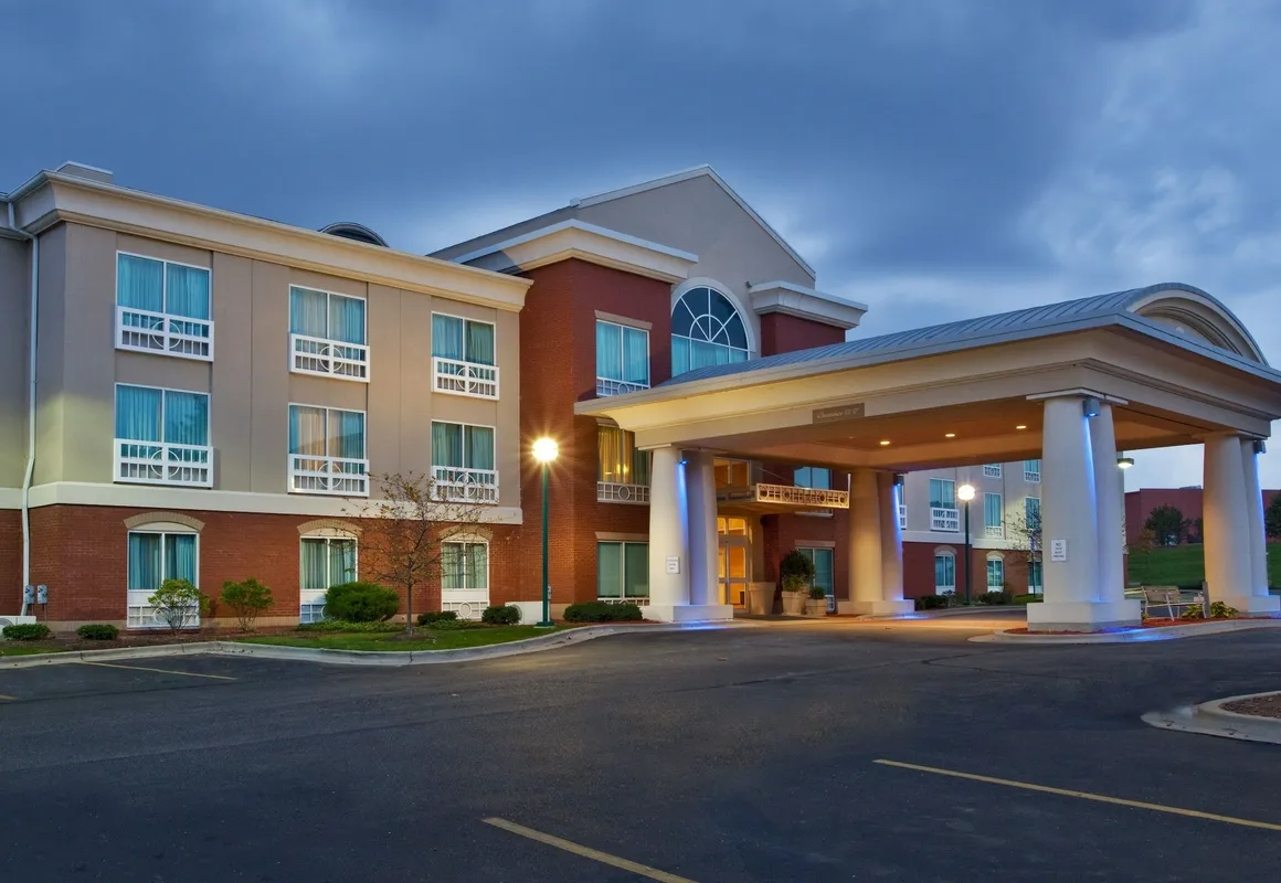 Holiday Inn Express Hotel & Suites Grand Rapids-North by IHG hotel hero