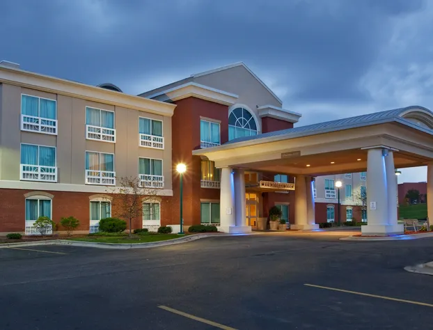 Holiday Inn Express Hotel & Suites Grand Rapids-North by IHG hotel detail image 1