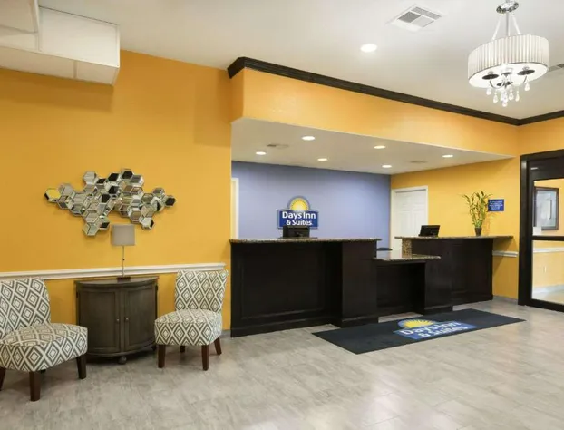 Days Inn & Suites by Wyndham Galveston West/Seawall hotel detail image 1