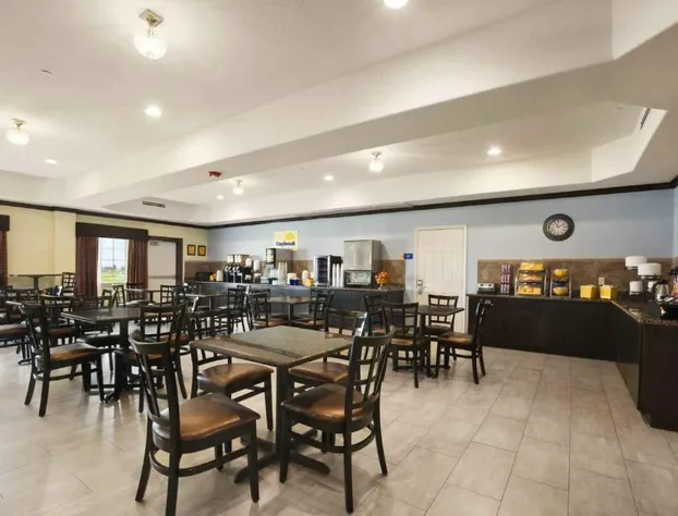 Days Inn & Suites by Wyndham Galveston West/Seawall hotel detail image 2