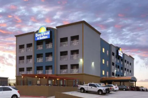 Days Inn & Suites by Wyndham Galveston West/Seawall hotel hero