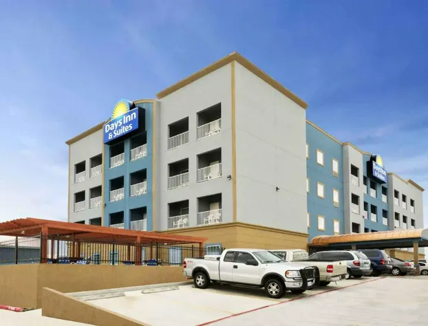 Days Inn & Suites by Wyndham Galveston West/Seawall hotel detail image 1