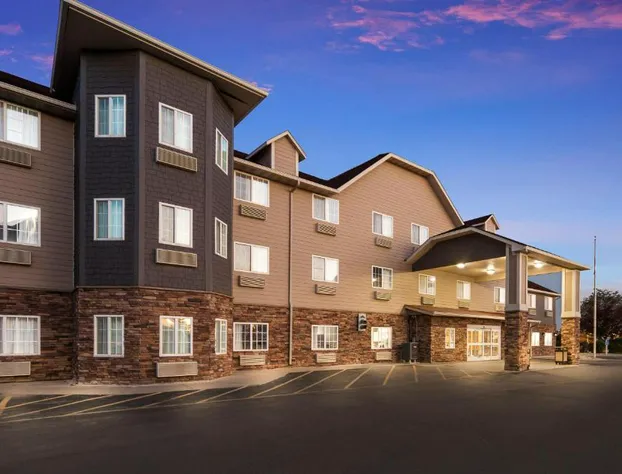 Red Roof Inn & Suites Omaha - Council Bluffs hotel detail image 1