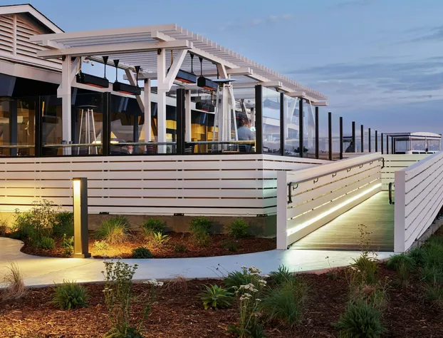 DoubleTree by Hilton Hotel Berkeley Marina hotel detail image 2