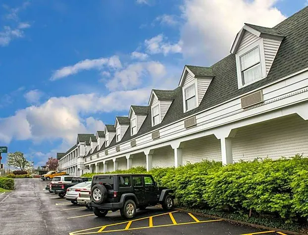 Quality Inn Pittsburgh Airport hotel detail image 2