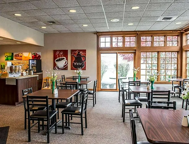 Quality Inn Pittsburgh Airport hotel detail image 4