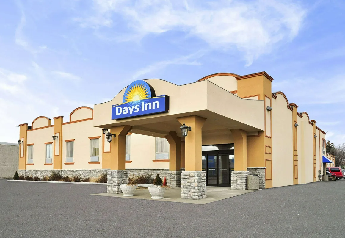 Days Inn by Wyndham Brampton hotel hero