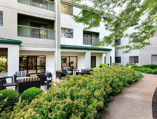 Courtyard St. Louis Airport/Earth City hotel detail image 1