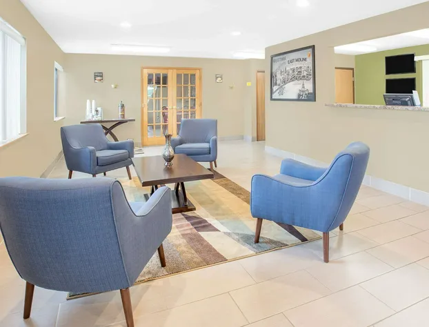 Super 8 by Wyndham East Moline hotel detail image 1