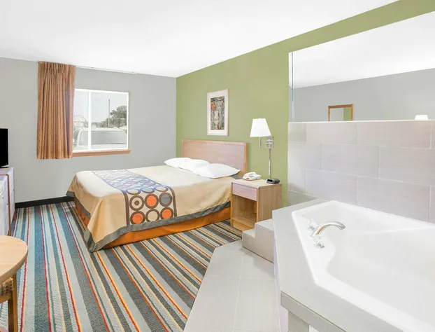 Super 8 by Wyndham East Moline hotel detail image 4