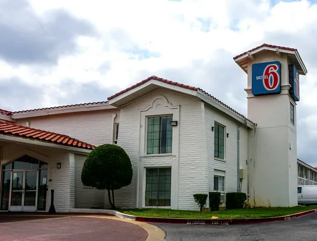 Motel 6 Euless, TX - DFW West hotel detail image 1