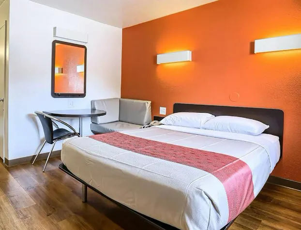 Super 8 by Wyndham Walnut Creek hotel detail image 1