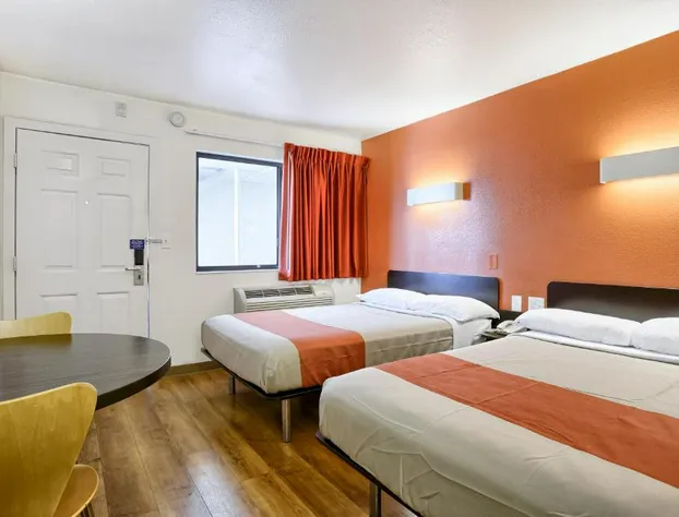 Super 8 by Wyndham Walnut Creek hotel detail image 1