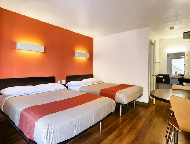 Super 8 by Wyndham Walnut Creek hotel detail image 3