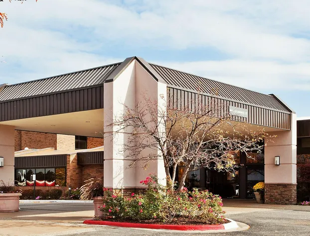 Sheraton Grand Rapids Airport Hotel hotel detail image 2